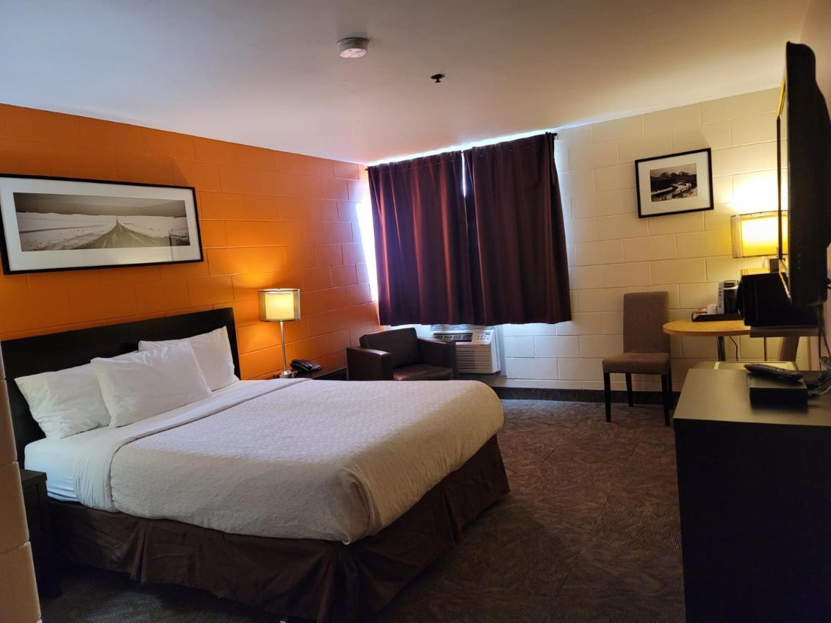 Roadking Inns Motel Calgary Exterior photo
