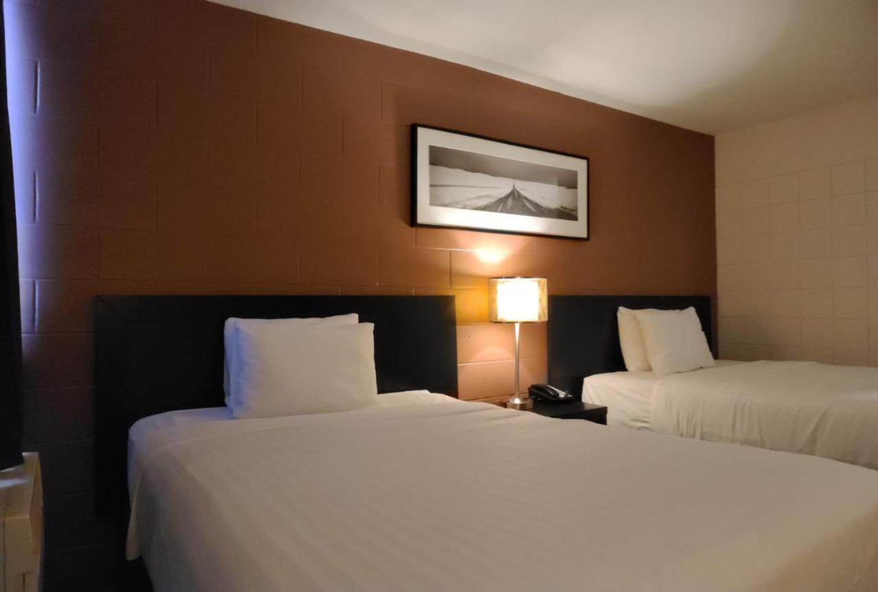 Roadking Inns Motel Calgary Exterior photo