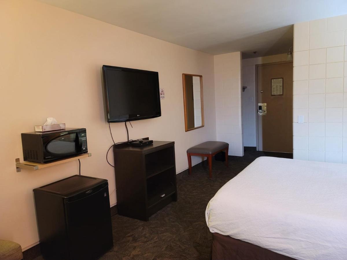 Roadking Inns Motel Calgary Exterior photo