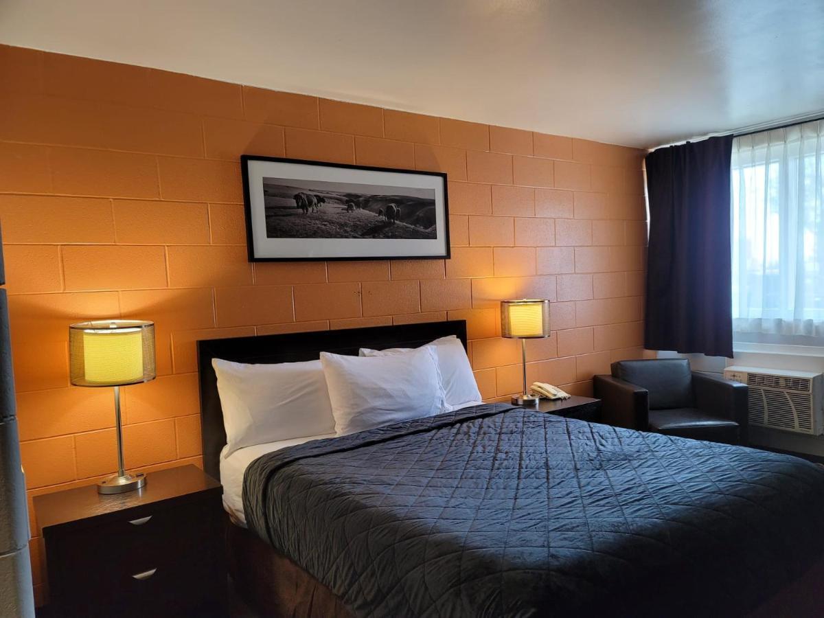 Roadking Inns Motel Calgary Exterior photo