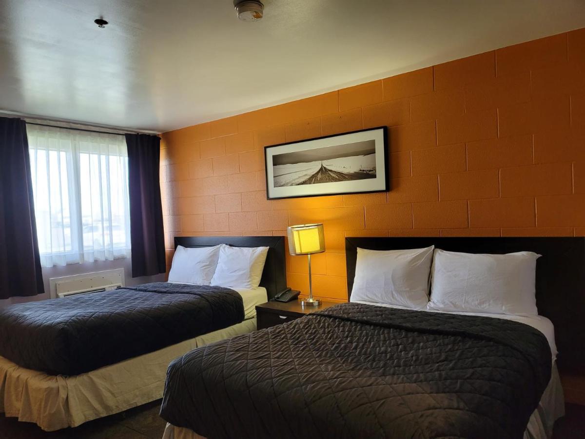 Roadking Inns Motel Calgary Exterior photo