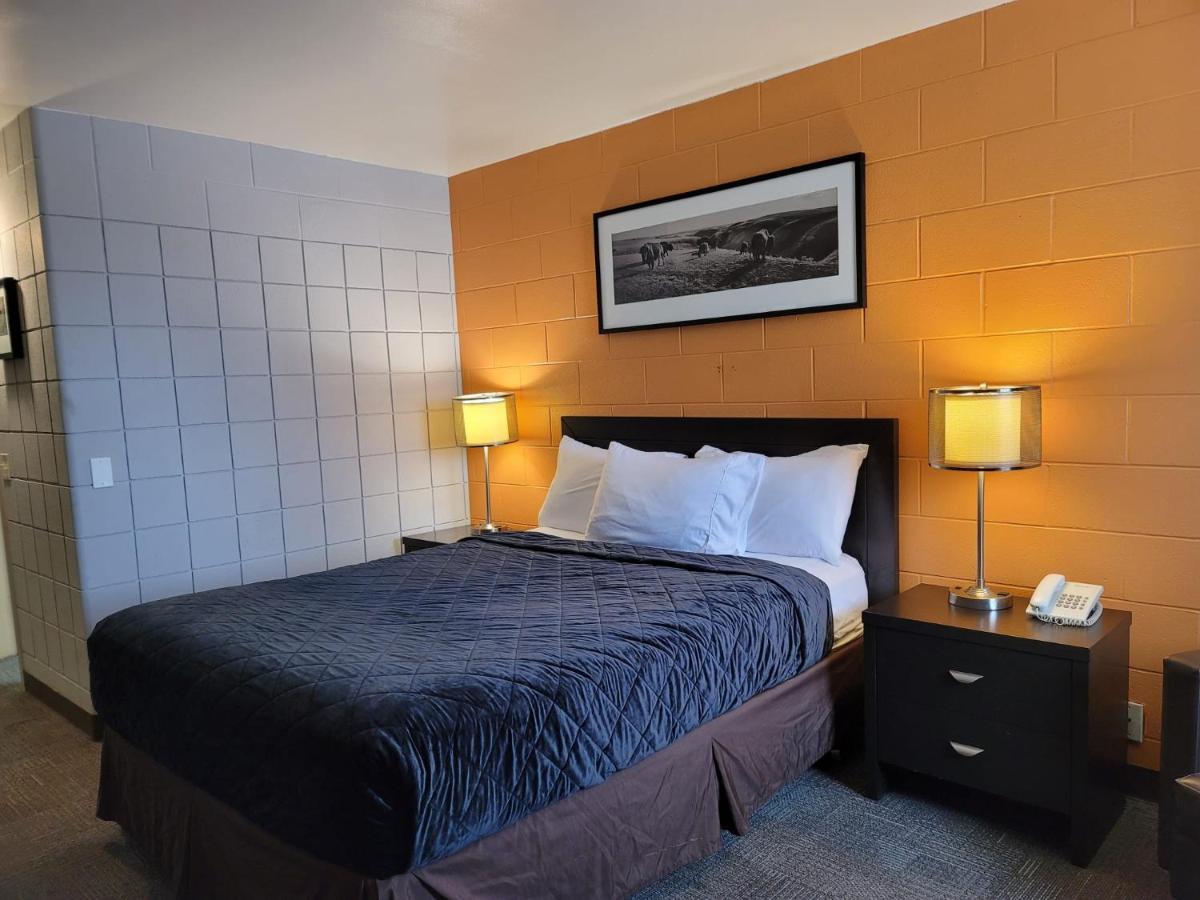 Roadking Inns Motel Calgary Exterior photo